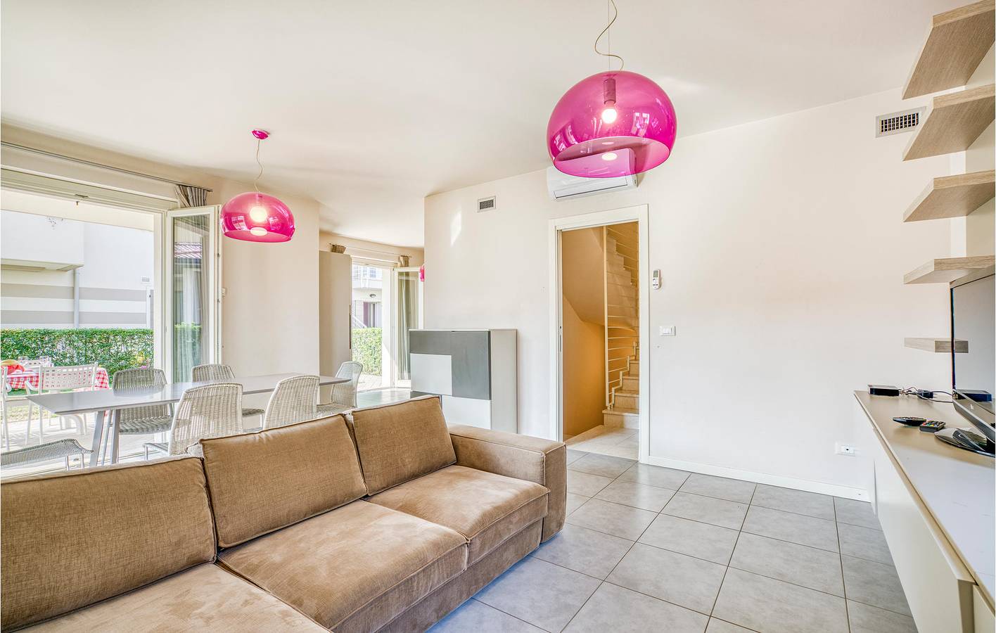 Appartement am Pool in der Nähe von Strand und Stadtzentrum in Puegnago sul Garda, Gardasee-Berge