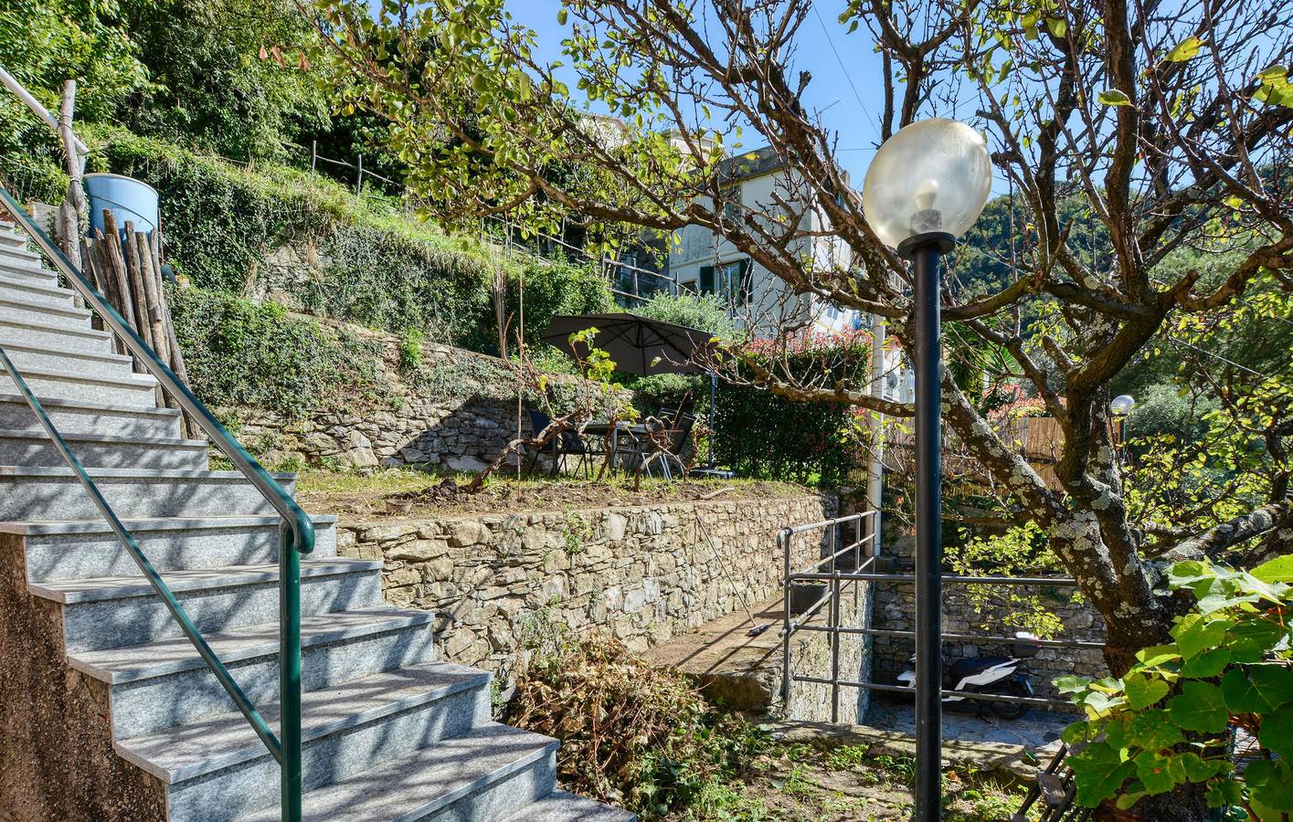 Ganze Ferienwohnung, Apartment mit Meerblick, Terrasse, Parkplatz und Internet - 2 km zum Strand in Semorile, Zoagli