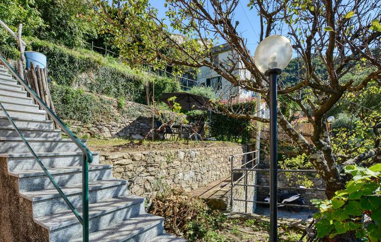 Appartamento intero, Appartamento con vista mare, terrazza, parcheggio e internet - 2 km dalla spiaggia in Semorile, Zoagli