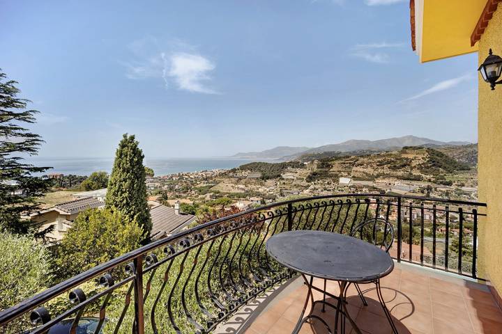 Ferienhaus für 12 Personen, mit Balkon und Whirlpool sowie Garten in Bordighera - 3