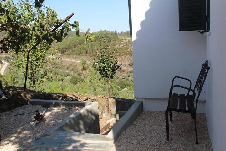 Location de vacances pour 6 personnes, avec vue ainsi que piscine et jardin, animaux acceptés à Proença-a-Nova - 4