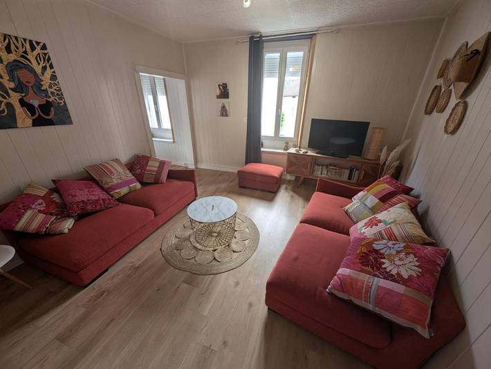 Gîte pour 8 personnes, avec Balcon et Terrasse à Mouchard (Jura)