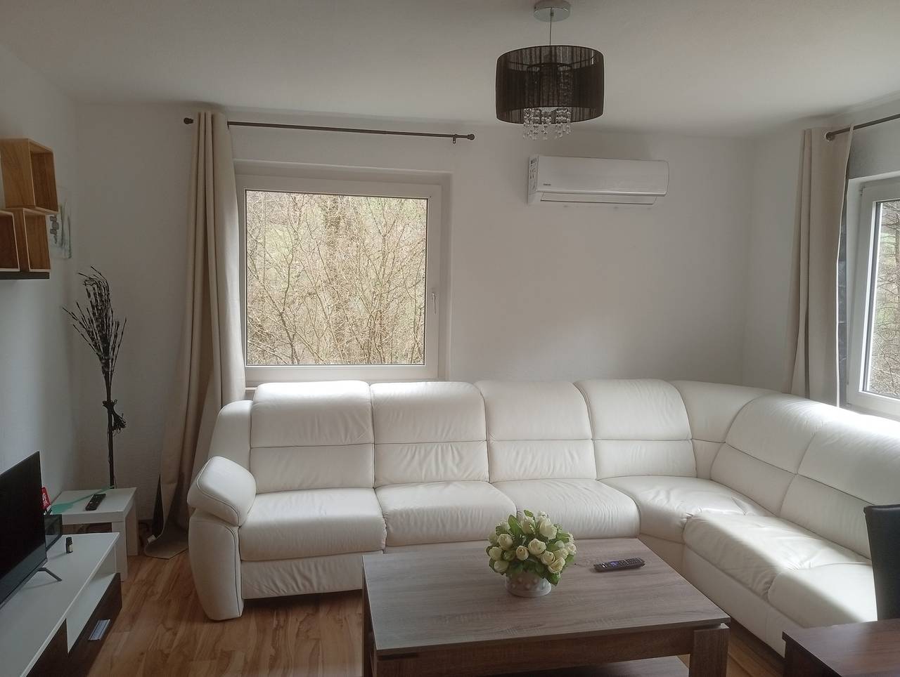 Ferienhaus „Voll ausgestattete 3-Zimmer-Wohnung im Erdgeschoss“ mit Gemeinschaftsterrasse, Gemeinschaftsgarten und Wlan in Marienheide, Oberbergischer Kreis