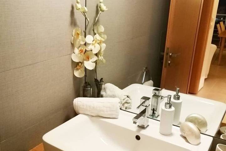 Ganze Wohnung, Sonniges Penthouse & moderne Annehmlichkeiten ★ Meerblick ★ in Rhodos Stadt, Rhodos