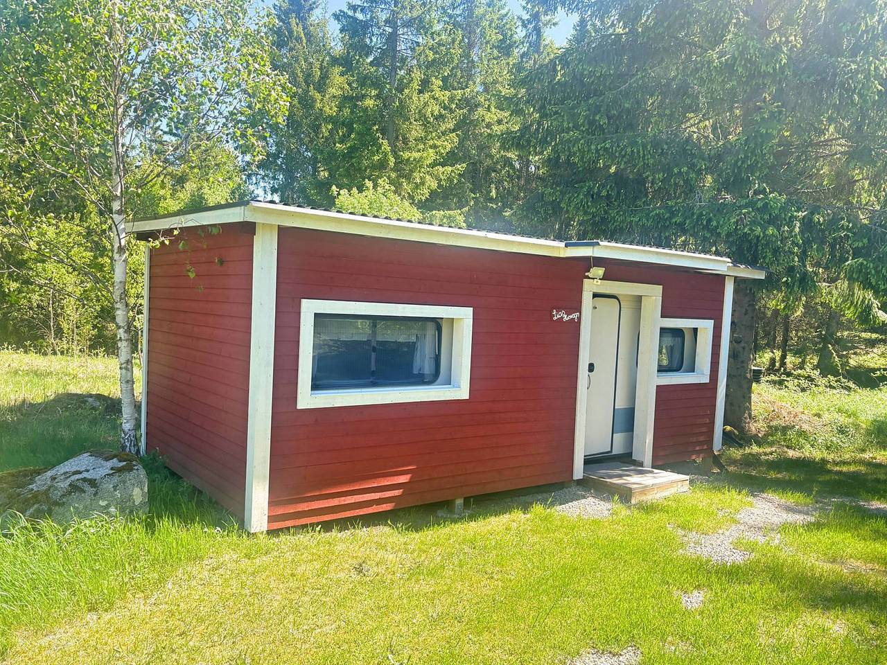 Fannys Hus – Ferienhaus mit Panorama-Sauna am Fluss in Småland in Kronoberg