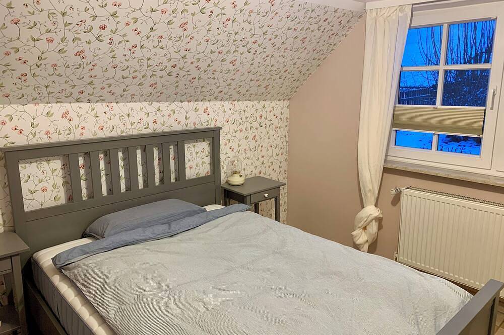 Gemütliches Reetdachhaus direkt am Weser-Deich mit großem Garten und Kamin in Stadland, Wesermarsch