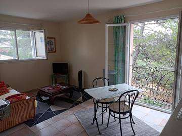 Location de vacances pour 2 personnes, avec vue ainsi que jardin et piscine à Massillargues-Attuech