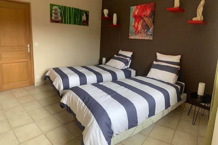 Location de vacances pour 12 personnes, avec jacuzzi et jardin à Trégomeur - 4