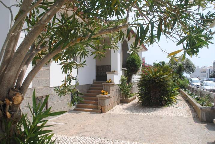 Villa for 8 people, with Balcony and Terrace as well as Garden and Pool in Praia da Rocha