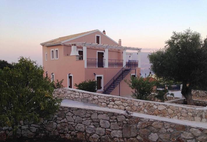 Διαμερίσματα διακοπών για 8 άτομα, με θέα και κήπο, με κατοικίδια ζώα στα Τσελεντάτα