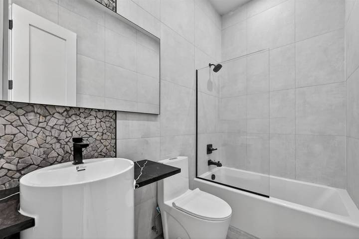 Vacation rental for 2 people, with balcony and yard, kid friendly in Orange County (NY)