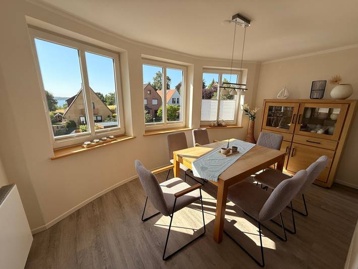 Entire apartment, Holiday Apartment “Villa Jesse” with Sea View, Private Balcony and Wi-Fi in Kieler Förde, Heikendorf