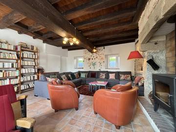 Gîte pour 14 personnes, avec jardin dans Trézelles