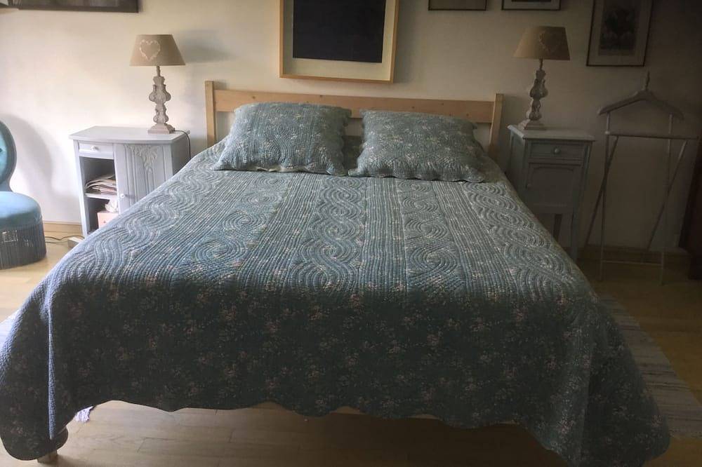 Appartement entier, Studio installé dans une grange typique du Causse du Quercy pres de Rocamadour. in Calès (Midi-Pyrénées), Parc Naturel Régional des Causses du Quercy