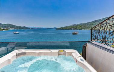 Holiday Apartment for 6 People in Marina, Croatian Adriatic, Photo 1