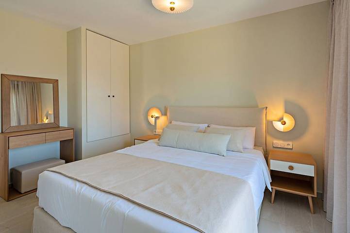 100 m van het strand, bubbelbad, zwembad, ping pong, sauna en fitnessruimte, privé ligbedden! in Rethymno (City), Rethymno en omgeving