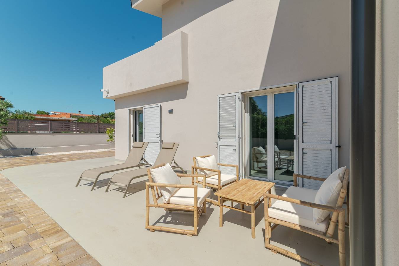 Appartamento intero, Appartamento 'Blu con Patio' con Terrazza Privata a 3 minuti a piedi dalla spiaggia di budoni in Budoni, Olbia-Tempio