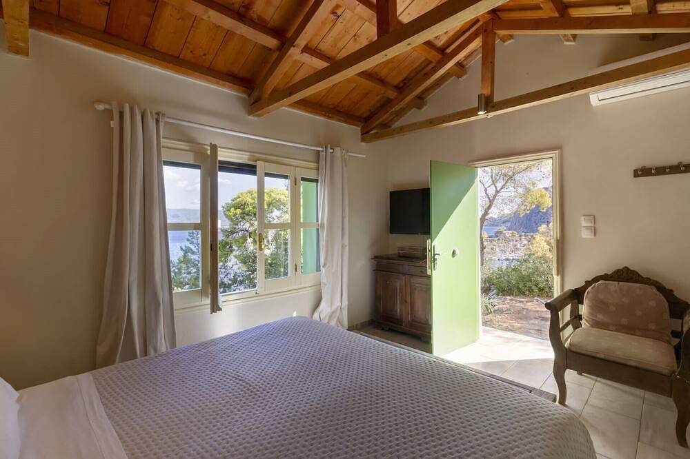 Mirkella - Six Bedroom Villa, Sleeps 12 in Hydra