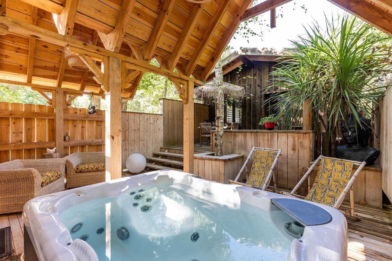Chalet "Savannaketh" with Private Terraces and Wi-Fi in Lac de Lacanau, Lacanau