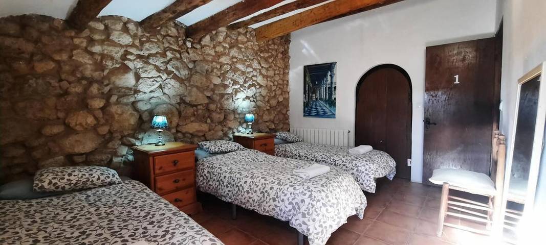 Maison de campagne pour 20 personnes, avec piscine ainsi que jardin et jacuzzi dans San Martin Sarroca - 4