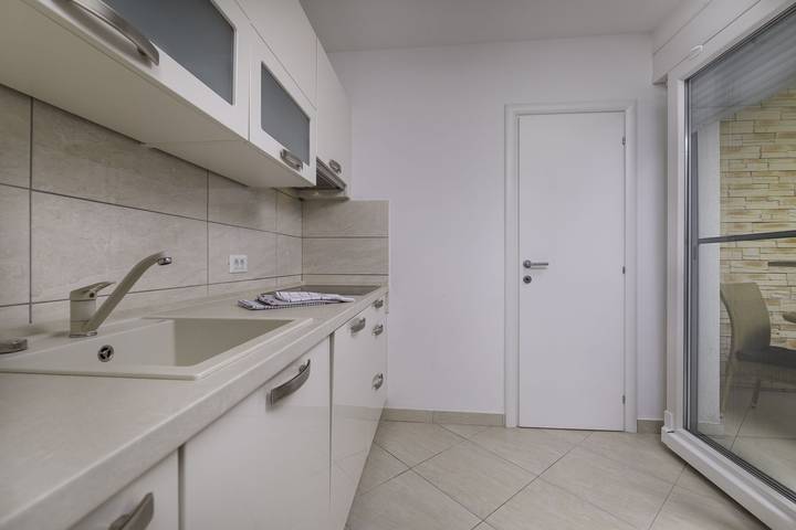 Ganze Wohnung, Ferienwohnung Seafront Maris - 4 in Soline, Krk