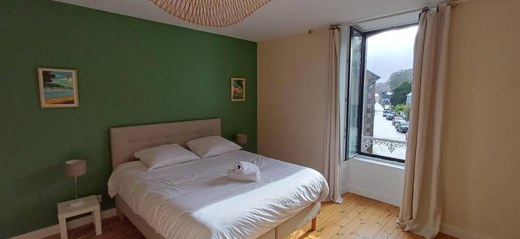 Location de vacances pour 12 personnes, avec vue et jardin à Locquénolé - 2