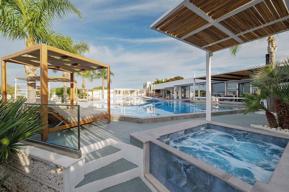 White Luxury Villa in Limenas Chersonisou, Iraklio-Heraklion und Umgebung