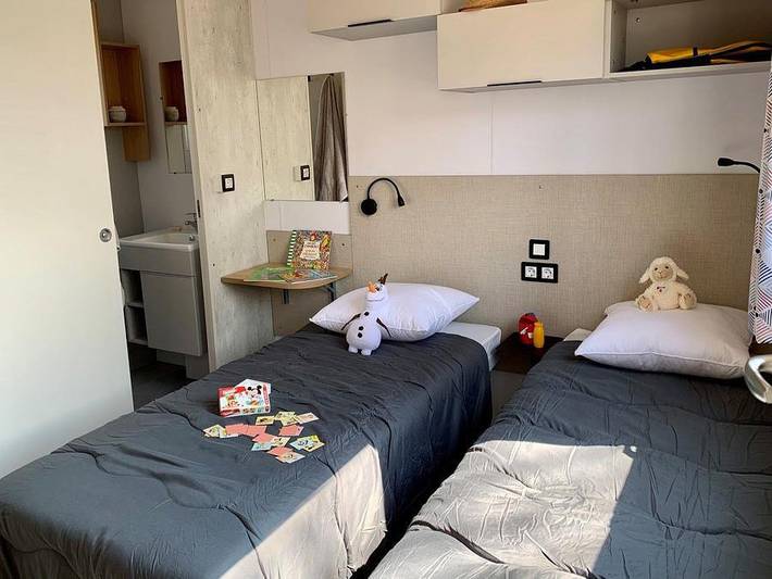 Flower Camping Le Haut Dick - Mobilheim 4 personen - Premium 34m² - (4pers) 2 Zimmer + 2 Bäder + Lv + Tv + Barbecue + Terrasse in Carentan les Marais, Saint-Lô und Umgebung