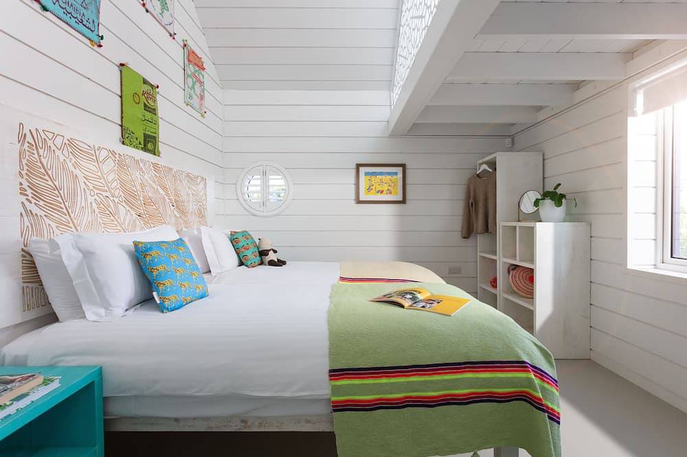 Luxury 2 Bed Beach House - Hot Tub, Sauna, Next to Beach in Gwithian, Cornwall