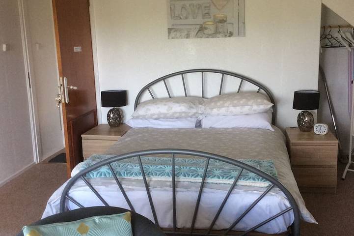 Appartement entier, Superior Studio Apartment To Sleep 1-2 in Saint-Mayeux, Cotes-d'Armor