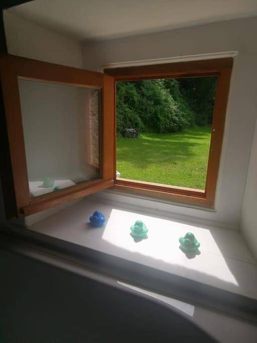 Gîte pour 5 personnes, avec terrasse ainsi que jardin et vue à Saint-Aulaye - 2