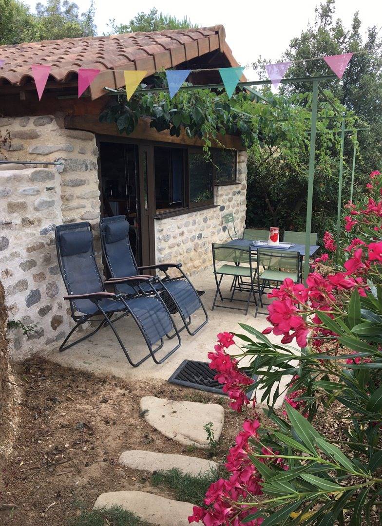 Sous les Trois Cyprès Bleus... in Saint-Fortunat-sur-Eyrieux, Privas