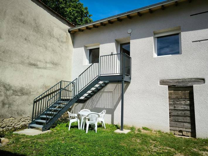 Gîte pour 6 personnes, avec jardin à Chazey-sur-Ain - 3