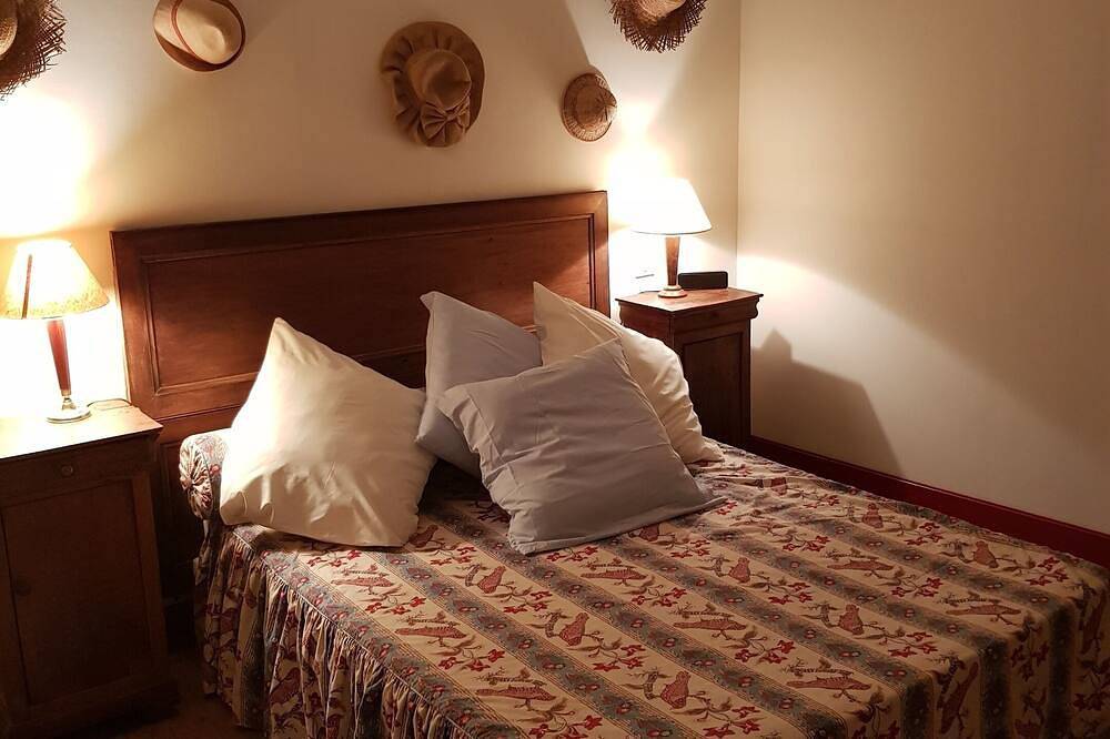 1 Bedroom Bed & breakfast in Chambon-sur-Voueize in Chambon-sur-Voueize, Región de Aubusson