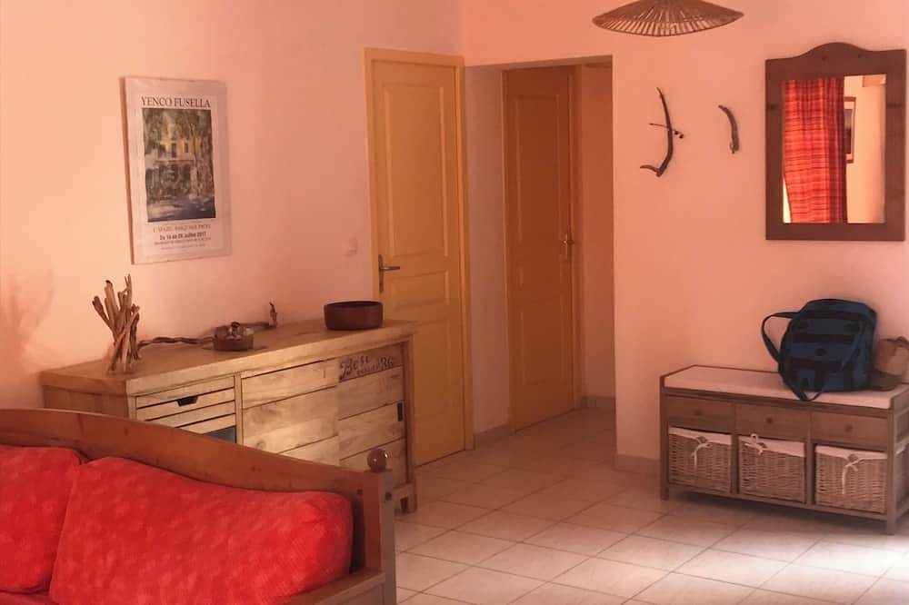 Appartement entier, Appartement 6/8 personnes, avec terrasse et jardin à 600 m de la plage de Lozari in Palasca, Région de Calvi