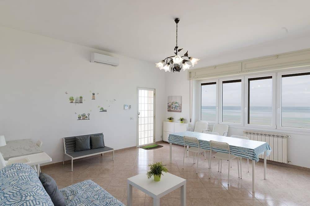 Appartamento intero, Accogliente appartamento per 3 persone con A/C, Tv e terrazza in Torvaianica, Provincia di Roma