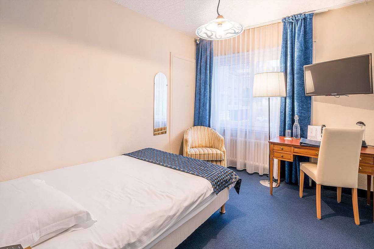 Hôtel Touring au Lac - Simple, côté ville in Neuchâtel, Pays des Trois-Lacs