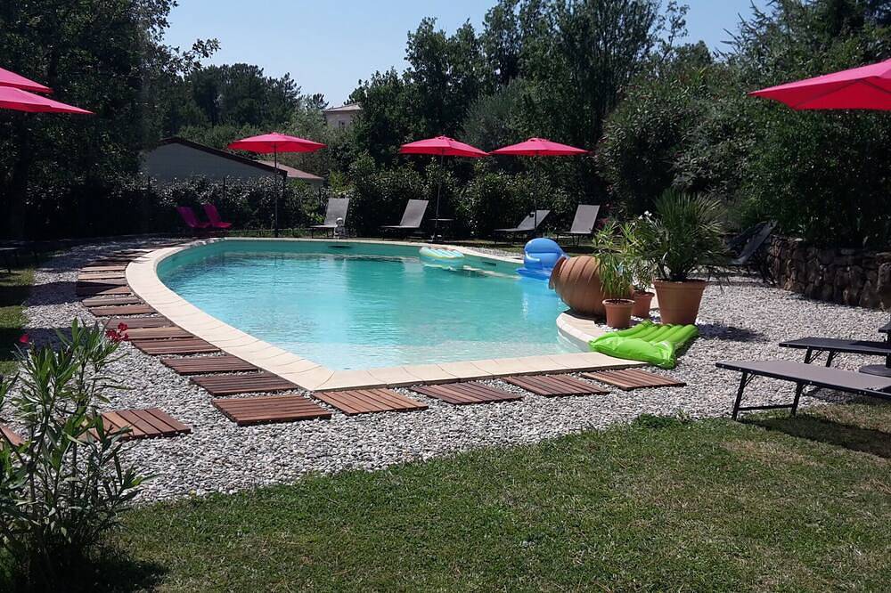 Chalet avec terrasse ombragée au calme.Gites à l'unisson Tauriers in Tauriers, Ardèche