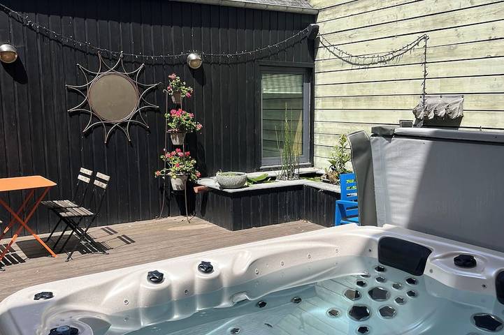 Holiday home for 6 people, with hot tub and terrace as well as garden - 1