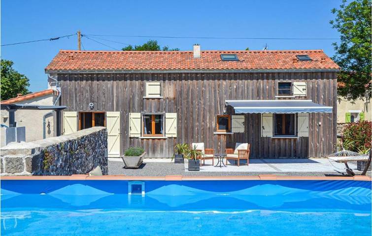 Gîte pour 6 personnes, avec vue ainsi que terrasse et piscine, animaux acceptés à Viennay