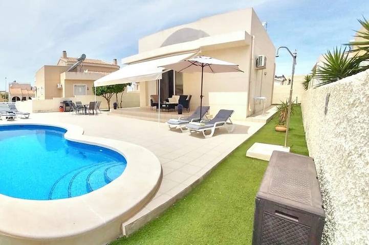 Ferienhaus für 4 Personen, mit Terrasse und Garten in Ciudad Quesada