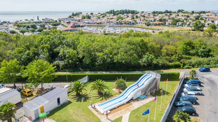 Mobil-Home Premium 3 Pièces 4 Personnes Climatisé + Tv in Meschers-sur-Gironde, Région de Rochefort