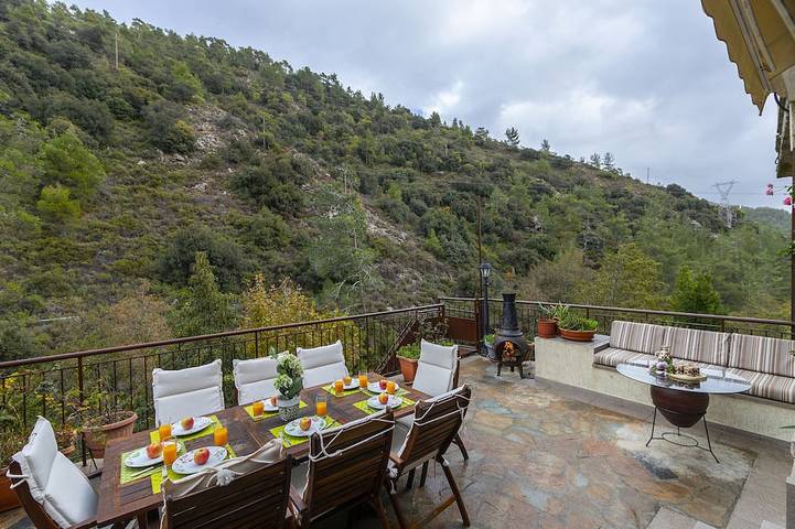 Vacation rental for 8 people, with balcony and yard in Cyprus