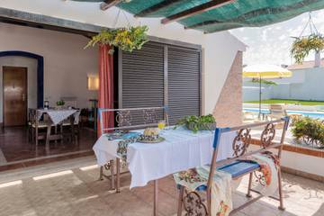 Villa for 6 Guests in Albufeira, Faro District, Picture 4