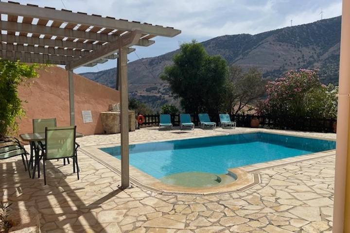 Villa για 4 άτομα, με ταράτσα και πισίνα καθώς και κήπο, φιλικό προς τα παιδιά στην Κεφαλονιά