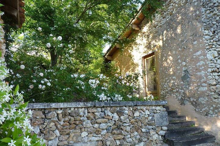 Gîte pour 2 personnes, avec terrasse et jardin à Manzac-sur-Vern