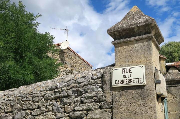 Location de vacances pour 2 personnes, avec piscine ainsi que jardin et jacuzzi à Saint-Maximin (Nimes) - 2