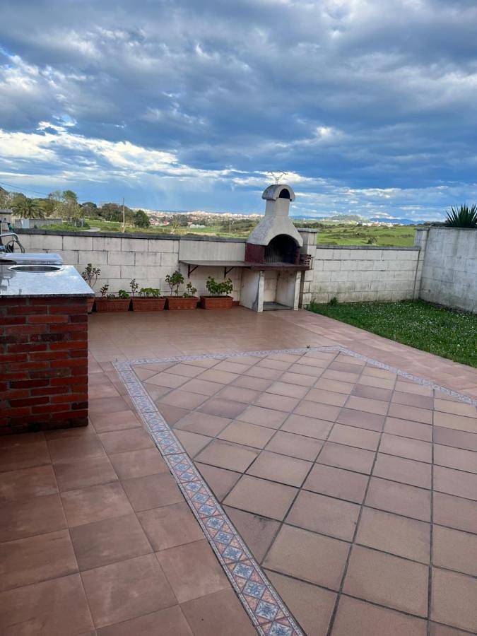 Apartamento entero, Liencres tranquilo con piscina comunitaria in Liencres, Piélagos