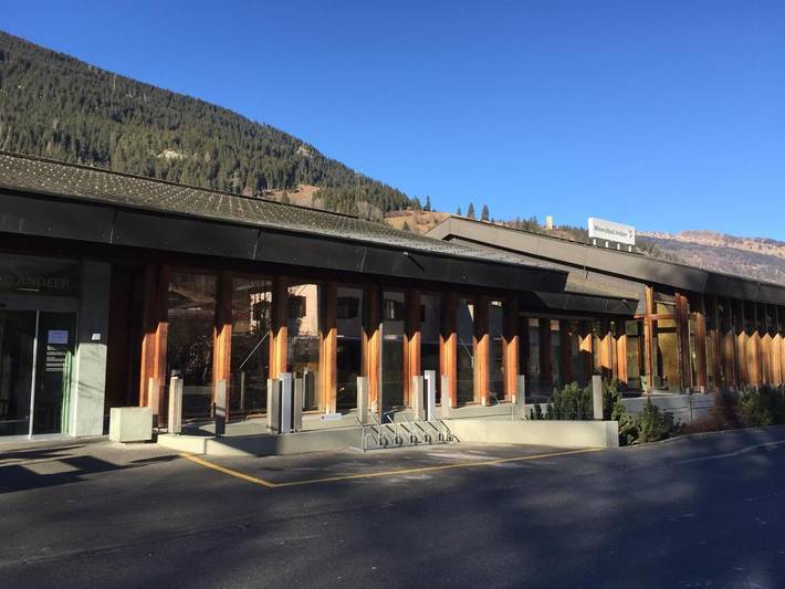 Gîte pour 6 personnes, avec sauna et vue ainsi que piscine et balcon, adapté aux familles à Andeer - 2