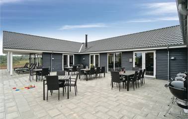 Ferienhaus für 30 Personen, mit Pool und Sauna sowie Whirlpool und Terrasse, mit Haustier in Hostrup Strand